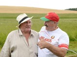 Александр Лукашенко и Жерар Депардье, 22 июля 2015 года