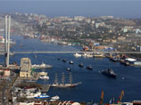 С Золотого моста во Владивостоке, по которому суд запретил ходить пешком, сбросился мужчина С Золотого моста во Владивостоке, по которому суд запретил ходить пешком, сбросился мужчина