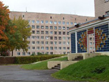 В Петербурге в больнице РЖД бывший пациент, недовольный операциями, ранил заместителя главврача и застрелился В Петербурге в больнице РЖД бывший пациент, недовольный операциями, ранил заместителя главврача и застрелился