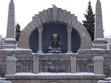 В Челябинске бюст Ленина снова раскрасили в цвета украинского флага В Челябинске бюст Ленина снова раскрасили в цвета украинского флага