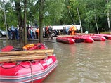 Специалисты допускают, что козы могли самостоятельно выбраться из вольера и спастись. "Они хорошо плавают и могли просто уплыть, когда вода поднялась", - отметили в ветеринарной службе города Специалисты допускают, что козы могли самостоятельно выбраться из вольера и спастись. "Они хорошо плавают и могли просто уплыть, когда вода поднялась", - отметили в ветеринарной службе города