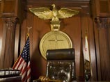 Суд в США выпустил на свободу чиновницу, арестованную за отказ регистрировать однополые браки Суд в США выпустил на свободу чиновницу, арестованную за отказ регистрировать однополые браки