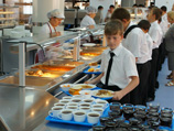 В целом ряде регионов России отмечено уменьшение порций в школьных столовых