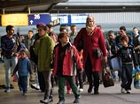 Это решение отражает намерение США взять на себя новые масштабные обязательства по приему вынужденных переселенцев из Сирии и обеспечить удовлетворение их основных потребностей, пояснил пресс-секретарь главы государства Джош Эрнест