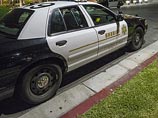 В США неизвестный, подозреваемый в угоне, пытаясь скрыться от полиции, забаррикадировался в одном из ресторанов Лос-Анджелеса, захватив в заложники шесть человек