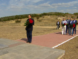 Политики встретились у мемориала, посвященного памяти погибших в Крымской войне солдат Сардинского королевства, неподалеку от горы Гасфорта