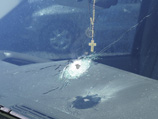 В штате Аризона правоохранительные органы предпринимают все усилия для поиска вооруженного преступника, который обстреливает движущиеся автомобили