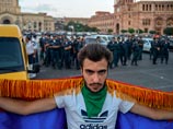 В Ереване активисты перекрыли центральный проспект и объявили о возобновлении акций протеста В Ереване активисты перекрыли центральный проспект и объявили о возобновлении акций протеста