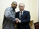 Известно, что Джонс подал заявление 20 августа, на следующий день после встречи в Крыму с президентом России Владимиром Путиным Известно, что Джонс подал заявление 20 августа, на следующий день после встречи в Крыму с президентом России Владимиром Путиным