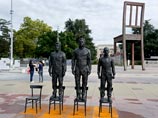 В Женеве перед представительством ООН установлена инсталляция, посвященная Ассанжу, Мэннингу и Сноудену