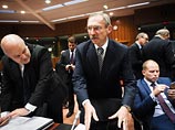 Накануне Совет Евросоюза одобрил продление санкций до 15 марта 2016 года. Речь идет о замораживании активов и запрете на поездки в ЕС в отношении 149 лиц и 37 юридических лиц. До этого в черном списке числились 150 физических и 37 юридических лиц Накануне Совет Евросоюза одобрил продление санкций до 15 марта 2016 года. Речь идет о замораживании активов и запрете на поездки в ЕС в отношении 149 лиц и 37 юридических лиц. До этого в черном списке числились 150 физических и 37 юридических лиц