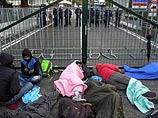 Венгерские стражи правопорядка, охраняющие границу с Сербией, которую власти Венгрии решили закрыть из-за большого потока беженцев, задержали более девяти тысяч мигрантов
