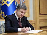 Президент Украины Петр Порошенко подписал указ о введении новых санкций в отношении России. Ограничительные меры вводятся против более чем 400 физических и 90 юридических лиц РФ