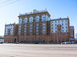 Американское посольство в РФ ответило фотожабами на фейковую новость РЕН ТВ про посла Теффта на митинге оппозиции Американское посольство в РФ ответило фотожабами на фейковую новость РЕН ТВ про посла Теффта на митинге оппозиции