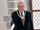 Сотрудники полиции безопасности Эстонии во вторник задержали по подозрению в получении взяток мэра Таллина, председателя крупнейшей оппозиционной партии Центра Эдгара Сависаара Сотрудники полиции безопасности Эстонии во вторник задержали по подозрению в получении взяток мэра Таллина, председателя крупнейшей оппозиционной партии Центра Эдгара Сависаара