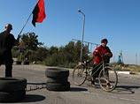 Блокада Крыма: к пунктам пропуска с украинской стороны стягивают спецназ, построены две линии "обороны" Блокада Крыма: к пунктам пропуска с украинской стороны стягивают спецназ, построены две линии "обороны"