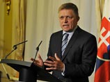 Роберт Фицо заявил журналистам, что Словакия будет действовать по двум направлениям: во-первых, подаст иск по этому поводу в суд ЕС в Люксембурге; во-вторых, не станет выполнять решение о квотах на беженцев, принятое во вторник на экстренном Совете ЕС