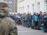Акция протеста началась после того, как стало известно, что на территории бывшей казармы в Хеннала собираются разместить беженцев из регистрационного пункта в Торнио