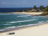 В Австралии гигантский провал поглотил часть пляжа с кемпингом