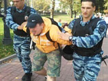 Число задержанных уточняется. Среди них оказался журналист Филипп Киреев, которого, впрочем, освободили, доставив к автозаку