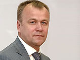 Первоначально он уступал действующему губернатору-единороссу Сергею Ерощенко