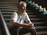 Красноярский художник создал для биеннале "Ватное сердце" и просит не скурить его Красноярский художник создал для биеннале "Ватное сердце" и просит не скурить его