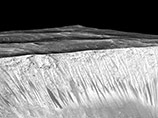 NASA нашло "соленые ручьи" из жидкой воды на экваторе Марса