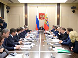 Открывая совещание, Путин пояснил, что начать свою речь ему придется с темы, "которая сегодня наверняка будет широко обсуждаться", - с обращения в СФ по поводу использования ВС РФ за пределами страны и полученного положительного решения Открывая совещание, Путин пояснил, что начать свою речь ему придется с темы, "которая сегодня наверняка будет широко обсуждаться", - с обращения в СФ по поводу использования ВС РФ за пределами страны и полученного положительного решения
