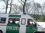 Полиция Германии выясняет обстоятельства массовой потасовки, произошедшей в центре первичного размещения мигрантов в Гамбурге. Там в среду в рукопашной сошлись две сотни выходцев из Афганистана и Сирии