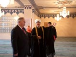 Муфтий Гайнутдин провел для посла США в РФ экскурсию по соборной мечети