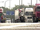 В Великобритании первыми сегодня утром сняли блокаду водители грузовиков и фермеры, которые перекрывали подъезды к нефтеперерабатывающему заводу Стэнлоу в Чешире В Великобритании первыми сегодня утром сняли блокаду водители грузовиков и фермеры, которые перекрывали подъезды к нефтеперерабатывающему заводу Стэнлоу в Чешире