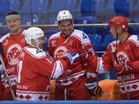 Владимир Путин отпраздновал день рождения с хоккейной клюшкой в руках Владимир Путин отпраздновал день рождения с хоккейной клюшкой в руках