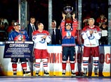 Президент уже неоднократно принимал участие в матчах Ночной хоккейной лиги. В последний раз он выходил на лед в гала-матче в мае. Российский лидер забросил тогда восемь шайб, а его команда одержала победу со счетом 18:6 Президент уже неоднократно принимал участие в матчах Ночной хоккейной лиги. В последний раз он выходил на лед в гала-матче в мае. Российский лидер забросил тогда восемь шайб, а его команда одержала победу со счетом 18:6