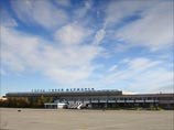 5 октября губернатор улетала из Мурманска в Санкт-Петербург и "по традиции приехала в аэропорт почти впритык - за шесть минут до вылета самолета". А Анатолий Фалеев подошел к ней и сказал, что в следующий раз самолет улетит без нее 5 октября губернатор улетала из Мурманска в Санкт-Петербург и "по традиции приехала в аэропорт почти впритык - за шесть минут до вылета самолета". А Анатолий Фалеев подошел к ней и сказал, что в следующий раз самолет улетит без нее