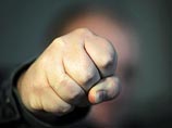 В Екатеринбурге психопат напал на трех пассажиров трамвая, мешавших ему спать, и попал на видео В Екатеринбурге психопат напал на трех пассажиров трамвая, мешавших ему спать, и попал на видео