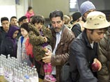 Как отмечает Рушеински, в ближайшие дни ситуация только обострится: волонтеров приходит все меньше, меньше становится и пожертвований, а число беженцев только растет