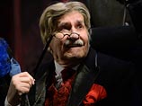 Владимир Зельдин вернулся на сцену после операции и сыграл главную роль в "Дядюшкином сне" Владимир Зельдин вернулся на сцену после операции и сыграл главную роль в "Дядюшкином сне"