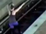 Полиция американского города Вашингтон арестовала женщину, уличенную в опасном деянии - занятии йогой на путях на одной из станций метрополитена