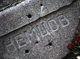 В Москве на могиле Бориса Немцова открыт памятник В Москве на могиле Бориса Немцова открыт памятник