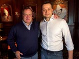 Точно искусный экскурсовод, Казаков знакомит читателя историями о Фабио Капелло и Леониде Слуцком, Романе Широкове и Александре Бубнове, Сергее Фурсенко и Виталии Мутко Точно искусный экскурсовод, Казаков знакомит читателя историями о Фабио Капелло и Леониде Слуцком, Романе Широкове и Александре Бубнове, Сергее Фурсенко и Виталии Мутко