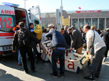 В Стамбуле похороны жертв терактов проходят под антиправительственные лозунги В Стамбуле похороны жертв терактов проходят под антиправительственные лозунги