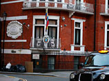Скотланд-Ярд снял круглосуточную охрану с посольства Эквадора, где укрывается Джулиан Ассанж