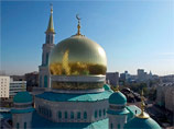 В ближайшую пятницу, 16 октября, с проповедью к прихожанам соборной мечети в Москве обратится Махгир Аль-Муайкли - почитаемый мусульманами во всем мире имам двух исламских святынь - мечетей Аль-Храм в Мекке и Пророка Мухаммеда в Медине