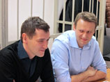 Арестовать имущество Навального судебные приставы пытались в рамках исполнительного производства о взыскании солидарной задолженности с братьев Алексея и Олега Навальных в размере более 4 млн 490 тыс. рублей по так называемому делу "делу Ив Роше"