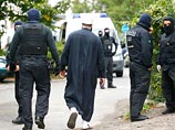 О Мураде Атаеве известно, что он был тесно связан с ранее арестованными руководителями другой берлинской мечети, которых подозревают в поддержке ИГ (запрещена в РФ) и переправке новых бойцов джихадистам