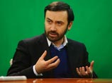 В настоящее время депутат находится за границей, и по словам члена Госдумы Дмитрия Гудкова, решение нижней палаты по сути закрывает Пономареву доступ в страну