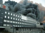 В Петербурге пожару на складах присвоен высший номер: горит 10 тыс. метров, обрушилась крыша