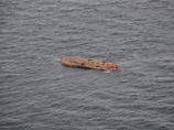 Перевернувшееся у берегов Камчатки судно относит в море в неизвестном направлении