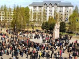 Памятник в центре города был установлен по инициативе Национального банка Коми перед зданием организации на улице Ленина