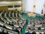 Спикер Совета Федерации Валентина Матвиенко поблагодарила бывшего сенатора за работу и вручила ему почетный знак за заслуги в развитии парламентаризма
